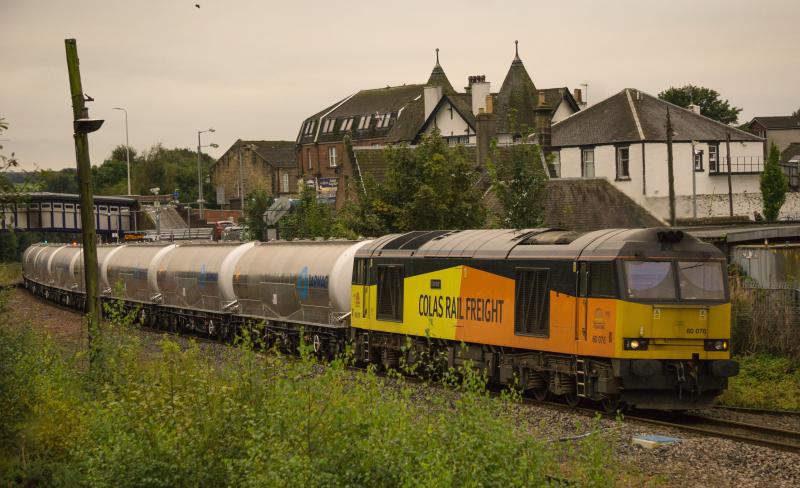 Photo of 60076 passes Larbert with 6A65 for Aberdeen. 14.9.16