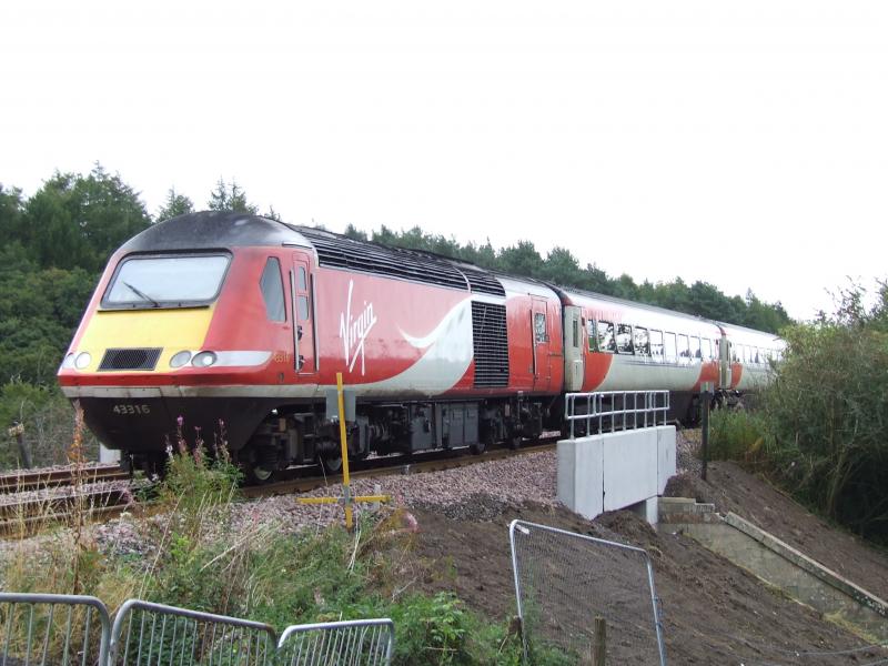 43316 at Easter Ballomill: 43316 heads 1E15 over the recently replaced Easter Ballomill Bridge on Sunday 18 Sept 2016 Photo of 43316 at Easter Ballomill