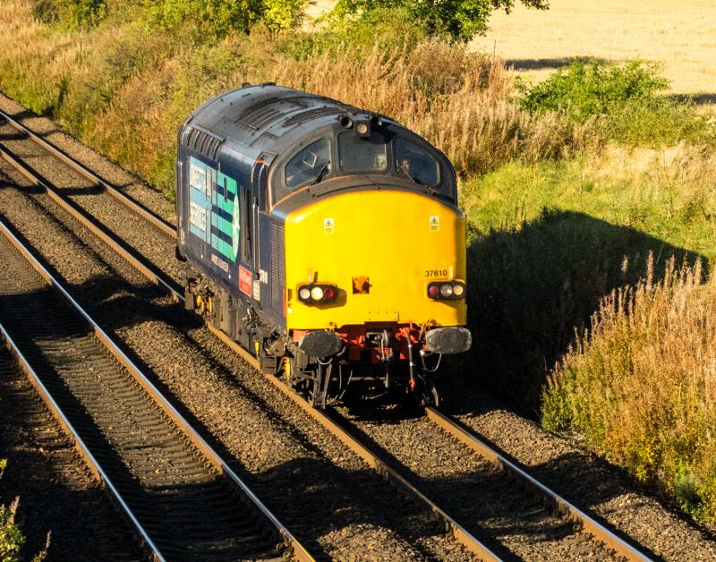 37610: 37610 passes Forgandenny. Photo of 37610