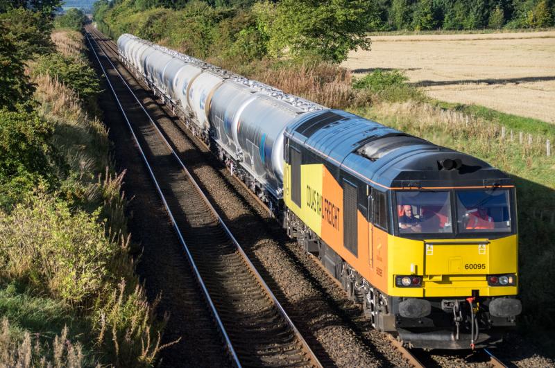 60095: 60095 passes Forgandenny with cement for Aberdeen. Photo of 60095