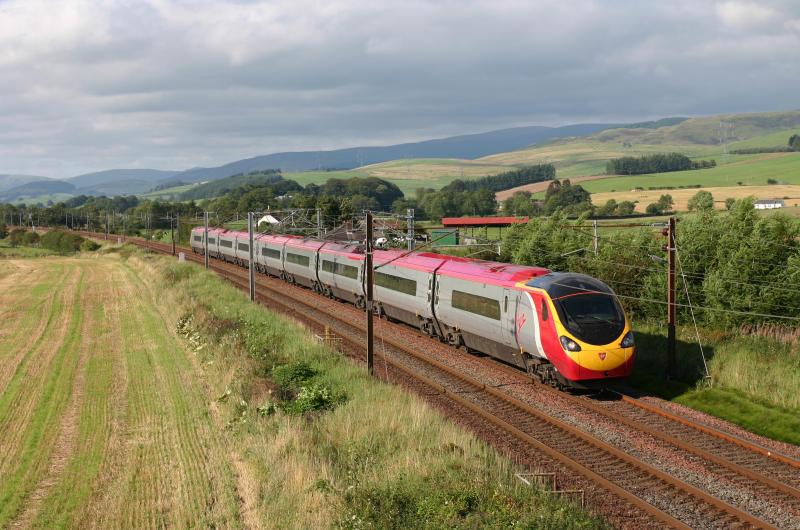 Pendolino at Beattock: A southbound service near Beattock 04/09/2004 Photo of Pendolino at Beattock