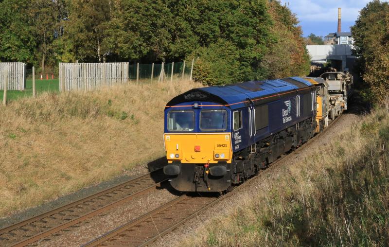 6K20: 66425 passes Peffermill playing fields on 6K20 10.19 Dundee to Carlisle N. Y. on 23/10/2016 Photo of 6K20