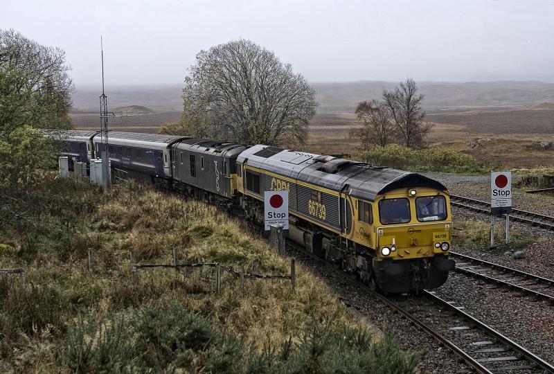 66739 AND 73967 ARRIVE WITH THE LATE RUNNING SLEEPER AT RANNOCH 29.10.16.jpg: Photo of 66739 AND 73967 ARRIVE WITH THE LATE RUNNING SLEEPER AT RANNOCH 29.10.16.jpg