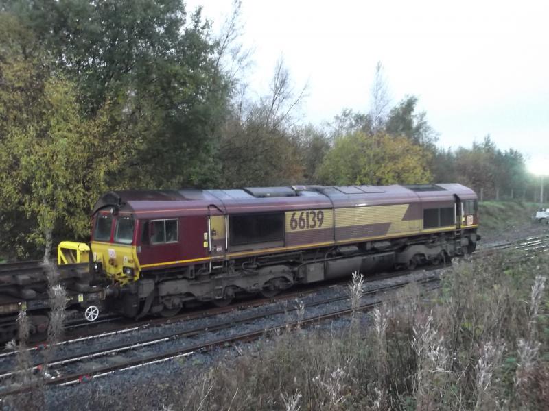 66139: 66139 6K01 2028 Friday Kingmoor to Carmuirs. Waiting to leave worksite with it's loaded Osprey wagons on Saturday 29th Oct 2016. Photo of 66139