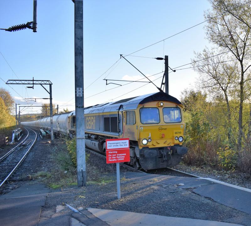 Alcans Dumbarton East 1.11.16: GBRF 66740 approaches Dumbarton East with the Alcan Tanks to Fort William on 1.11.16 Photo of Alcans Dumbarton East 1.11.16