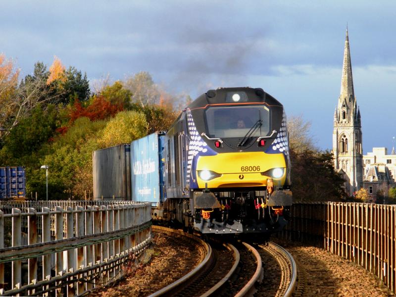 68006 'Daring' @ Perth - 04 November 2016: 4A13 Grangemouth to Aberdeen intermodal freight Photo of 68006 'Daring' @ Perth - 04 November 2016