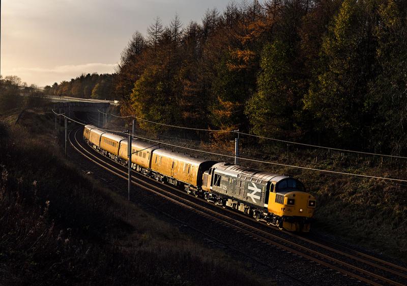 McPet at Beckfoot: 37025 leads the 3Z05 1054 Derby R.T.C. - Falkland S.S. through Beckfoot on November 15th 2016. Photo of McPet at Beckfoot