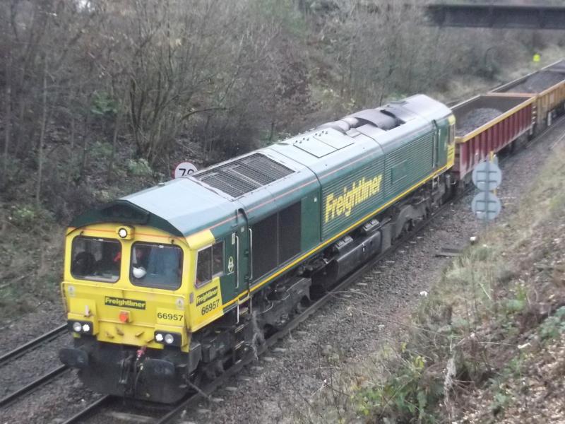 66957 on 6K43: 66957 on 6K43 taken from Bellsdyke Road bridge at Larbert on 20th Nov 2016. . Photo of 66957 on 6K43