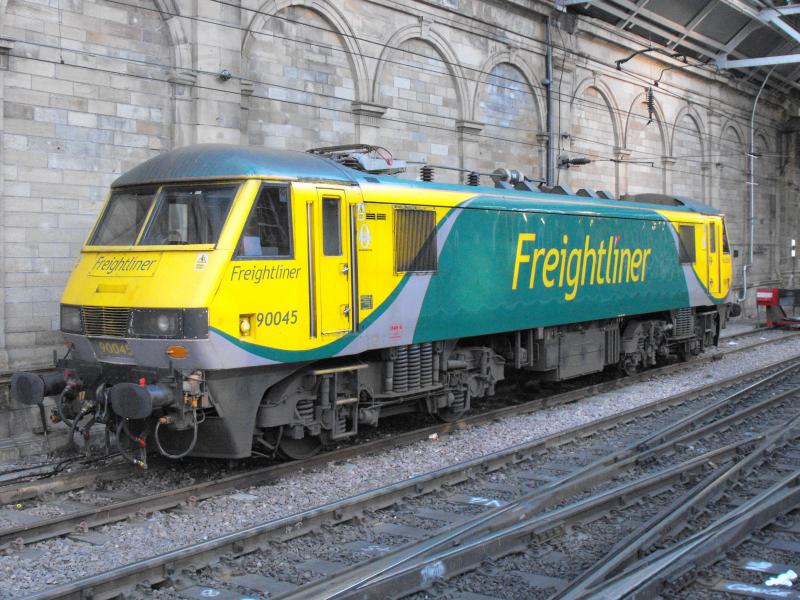 Photo of 90045 in Edinburgh Waverley today