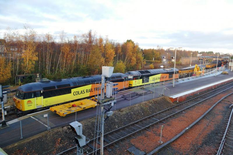 Pl 5 and 6 upgrading on 27/11/16: 56096 and 60056 sit in Pl.5 with Railvac at far end of platform Photo of Pl 5 and 6 upgrading on 27/11/16