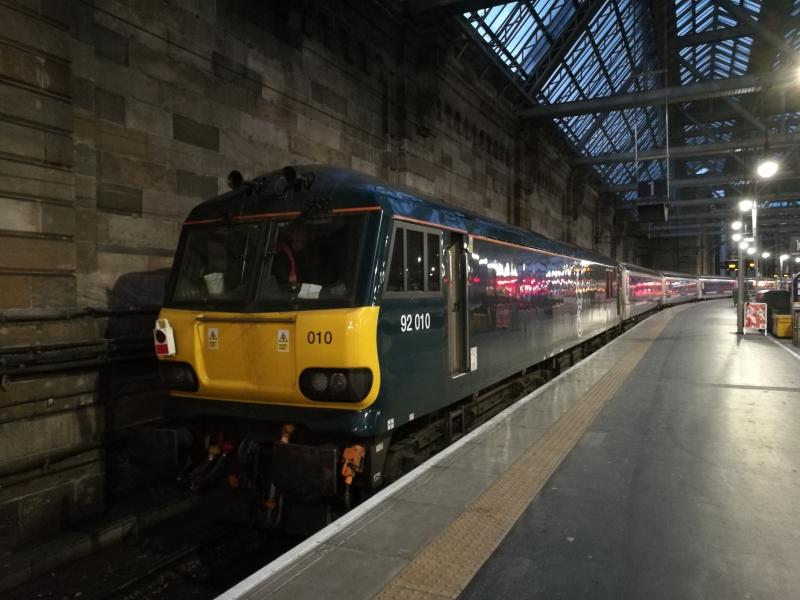 92010 at Glasgow Central: Class 92 92010 at the rear as Caledonian Sleeper about to return to Polmadie 0803 5 December 2016. Photo of 92010 at Glasgow Central