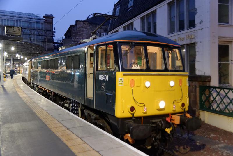 Photo of 86401 at Glasgow Central