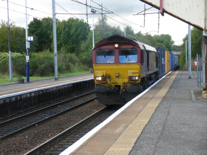 66059 Holytown: Lots of power as 66059 climbs through Holytown with the Mossend-Teesside intermodal 13th October 2016 Photo of 66059 Holytown