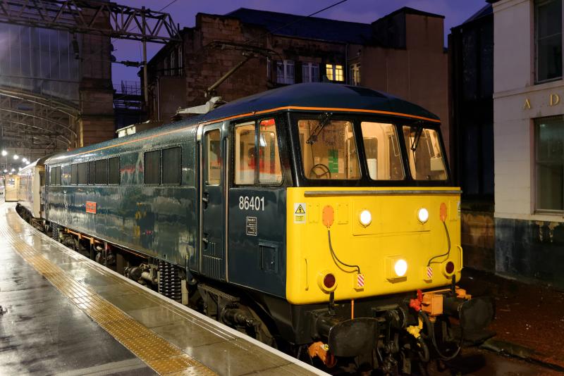 Photo of 86401 at Glasgow Central