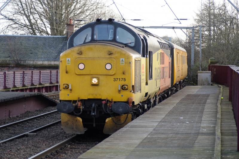 37175 passing coatbridge central: 37175 passing coatbridge central about 1.30pm on 17 December Photo of 37175 passing coatbridge central
