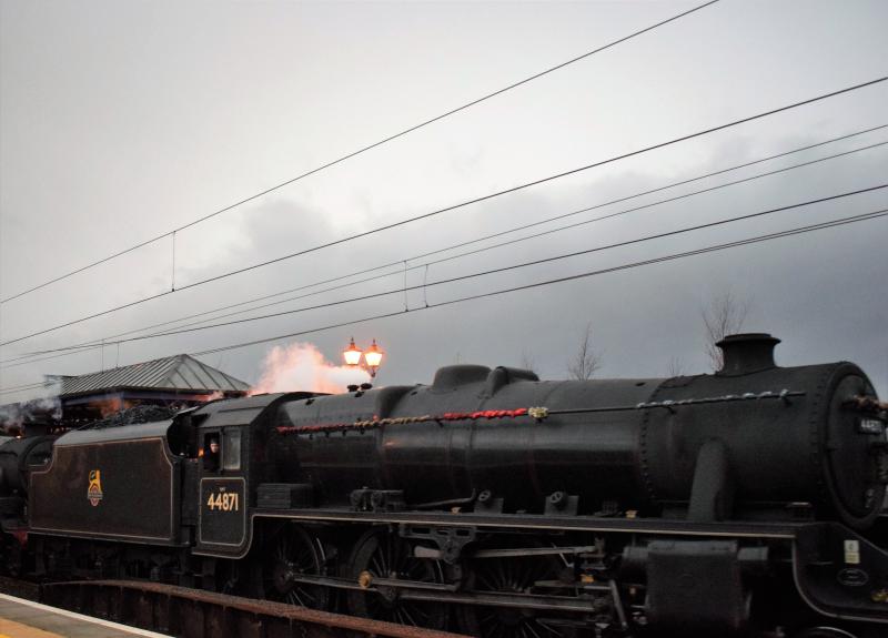 44871 Dumbarton Central 30.12.16: Black 5 44871 on 5z37 Fort William - Carnforth passing through Dumbarton Central on 30.12.16 running some 23 mins late Photo of 44871 Dumbarton Central 30.12.16