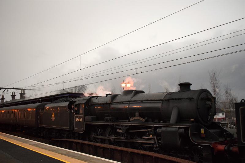 45407 Dumbarton Central 30.12.16: Black 5 45407 on 5z37 from Fort William - Carnforth passing through Dumbarton Central on 30.12.16 running some 23 mins late Photo of 45407 Dumbarton Central 30.12.16