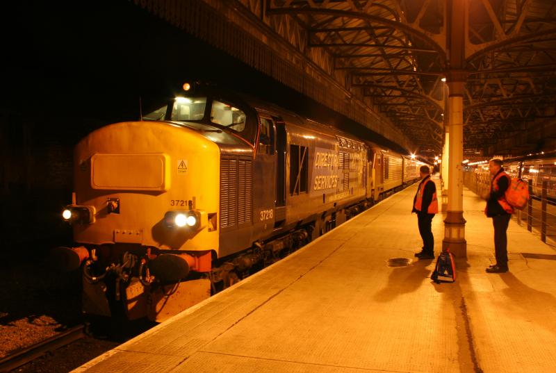 37218 67009 1M16 090410 Perth: 37218 rescues 67009 on Inverness sleeper Photo of 37218 67009 1M16 090410 Perth