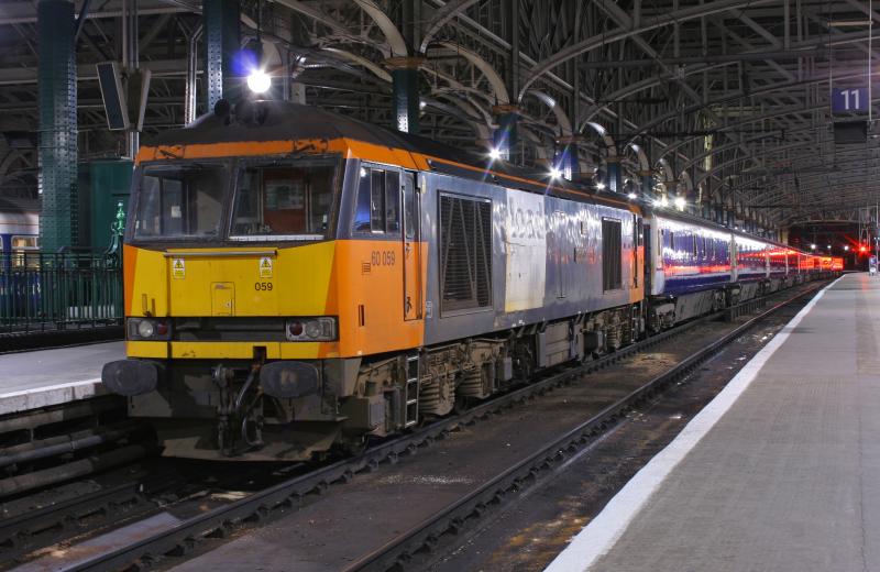60059 5M11 150910 Glasgow Central: Loadhaul Tug in Glasgow Central on ECS beds Photo of 60059 5M11 150910 Glasgow Central