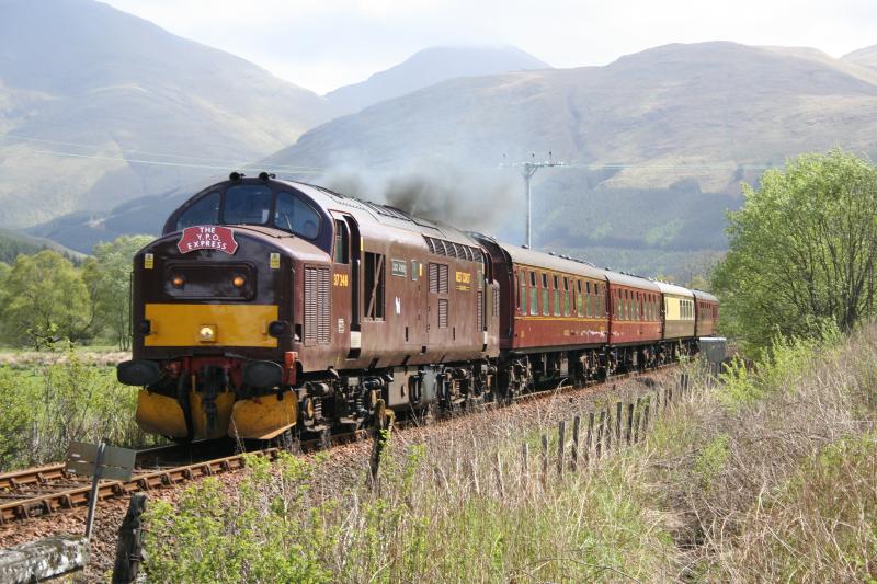 37248 Charter near Crianlarich: WCRC 37 on a charter departing Crianlarich Photo of 37248 Charter near Crianlarich