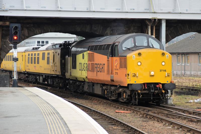 37116 arriving at Perth: The 13:00 Mossend to Inverness working of the PLPR test train, 21st January 2017 Photo of 37116 arriving at Perth