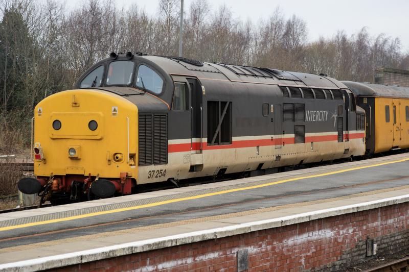37254 arriving at Perth: The 13:00 Mossend to Inverness working of the PLPR test train, 21st January 2017 Photo of 37254 arriving at Perth
