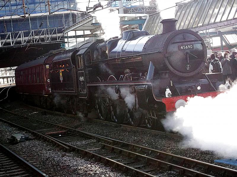 45690 Leander at Carlsile : 45690 Leander has just arrived at Carlisle with 1Z45 from Manchester Victoria via the Cumbrian Coast on Saturday 21st January 2017 Photo of 45690 Leander at Carlsile