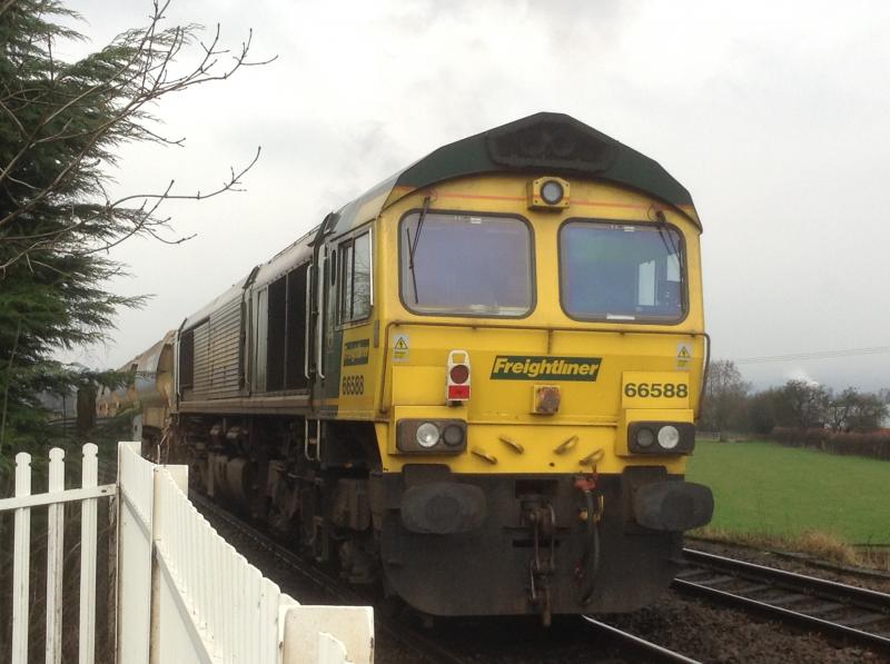 Class 66 66588: Top and tail class 66's 66560 and 66588 through Stirling
On 5/02/17 with Millerhill to Montrose ballast Photo of Class 66 66588