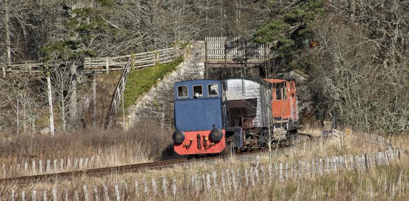 Photo of BARCLAY 0-4-0 ON PW TRAIN 