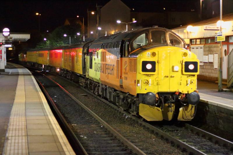 37099 on1Q79: 37099 MERL EVANS 1947-2016 heads through Inverkeithing at 22.20 on 20th February 2016 with 1Q79 from Inverness-Mossend. 37175 was on the rear. Photo of 37099 on1Q79