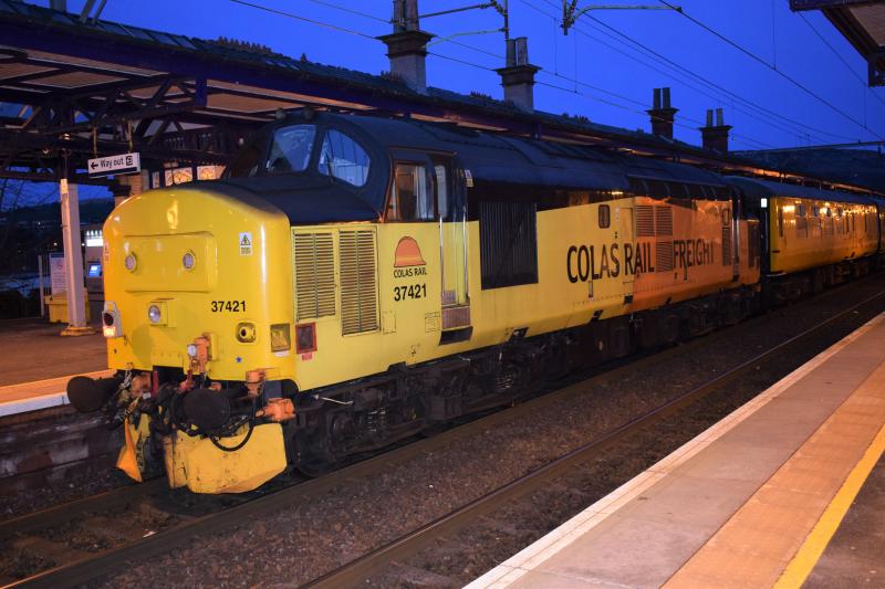 Colas Class 37 37421 Dumbarton Central: Colas Class 37 37421 on the rear of Fort William - Mossend
train at Dumbarton Central. It moved off just after I'd taken the photo. Photo of Colas Class 37 37421 Dumbarton Central
