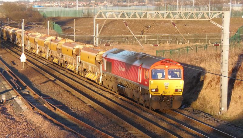 kilwinning engineering 66118: 683J Carlisle to Glengarnock autoballast approaches GlenG at 1700 hrs Sunday5th March Photo of kilwinning engineering 66118