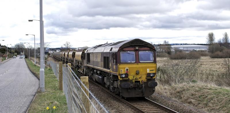 66187 WITH 171 UP FRONT ELGIN WEST 19.3.17.jpg: Photo of 66187 WITH 171 UP FRONT ELGIN WEST 19.3.17.jpg