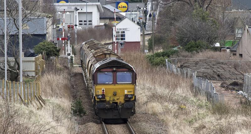 66187 AND 171 PARKED AT ELGIN WEST 19.3.17.jpg: Photo of 66187 AND 171 PARKED AT ELGIN WEST 19.3.17.jpg