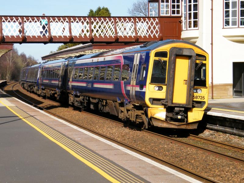 158725 @ Gleneagles - 26 March 2017: Leading 170433, at 15.23, on the 1T82 Aberdeen to Glasgow Queen Street Photo of 158725 @ Gleneagles - 26 March 2017