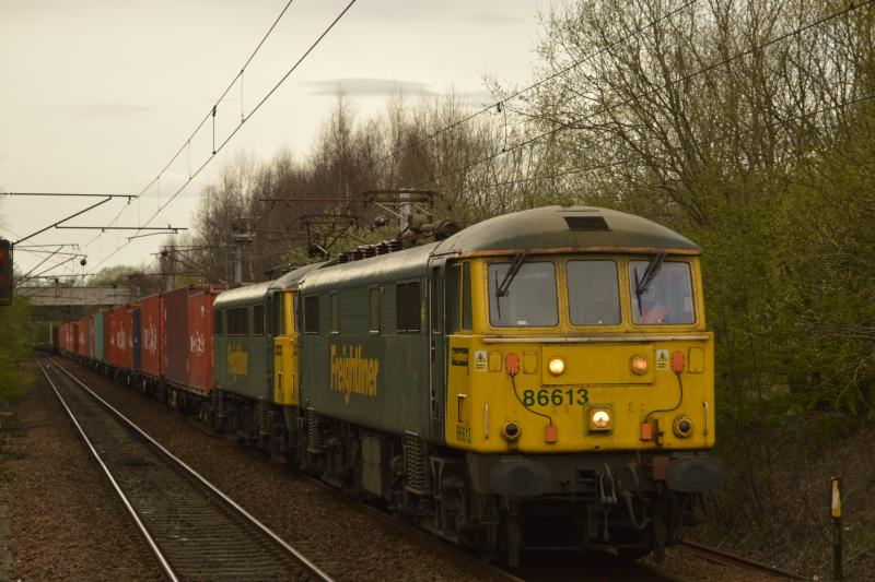 86 Double Trouble : Freightliner 86613/86606 approach Holytown with the Daily Intermodal from Coatbridge to Crewe. Photo of 86 Double Trouble
