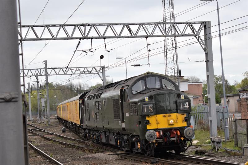 Class 37 37057/D6757 Carlisle 20.4.17: Class 37 37057 heads the Network Rail test train out of High Wapping sidings into Platform 1 at Carlisle prior to departure on the 16.55 to Blackpool with Colas 37421 leading. Photo of Class 37 37057/D6757 Carlisle 20.4.17