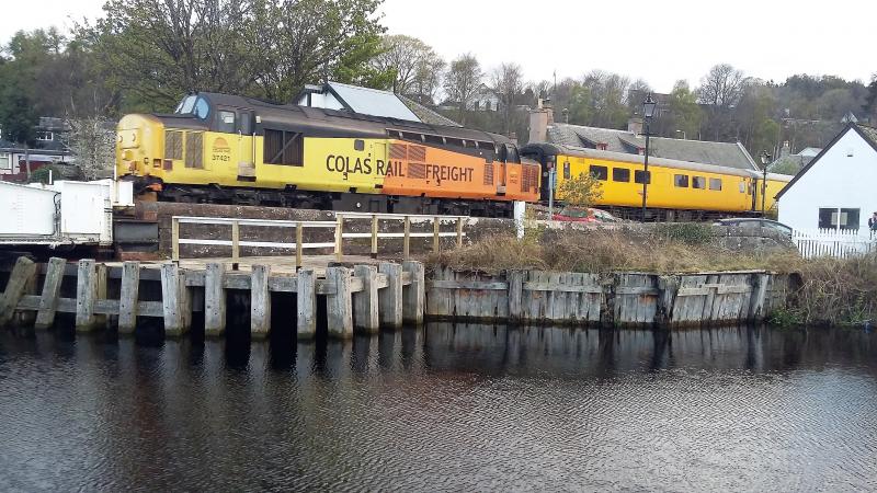 PLPR Test Train - Highlands: 1Q78 Inverness Colas Rail to Inverness Colas Rail (via Kyle) 16th April 2017. 37421 leads the return leg over the Caledonian Canal at Clachnaharry. Photo of PLPR Test Train - Highlands