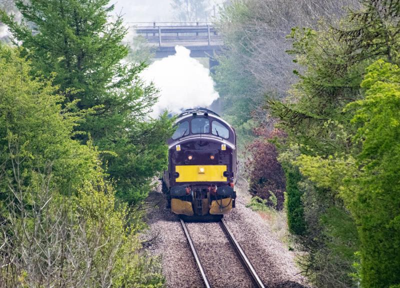 37685: 37685 looks like it's on fire as it passes under the M90 at Bridge of Earn. Photo of 37685