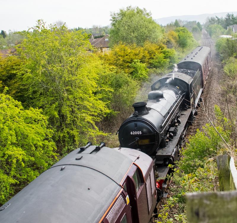 62005: 62005 passes Bridge of Earn behind 37685 on the way to Perth to join Great Britain X. Photo of 62005