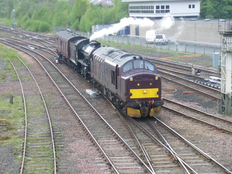 37685 arrives at Perth 30/04/17: In preparation for 1Z60 duties, 37685 leads K1 62005 and support coach 80220 into platform 3. Photo of 37685 arrives at Perth 30/04/17