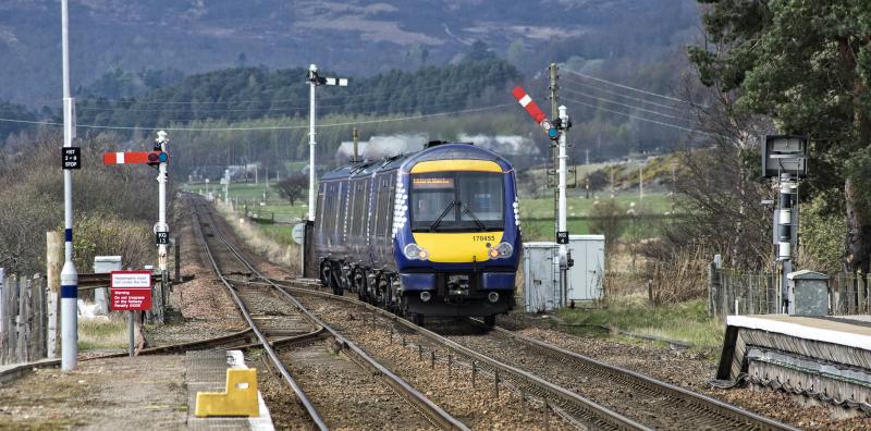 Photo of 170455 HEADS FOR EDINBURGH 30.4.17 KINGUSSIE.jpg