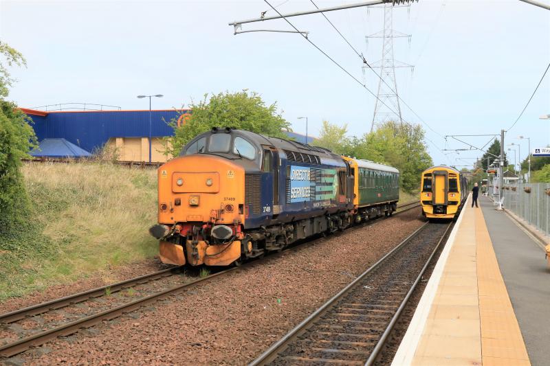 37409 on 2Z02: 37409 leads Caroline on 2Z02 10.38 Edinburgh to Glasgow Centralpassing Brunstane 0n 04/05/2017 Photo of 37409 on 2Z02