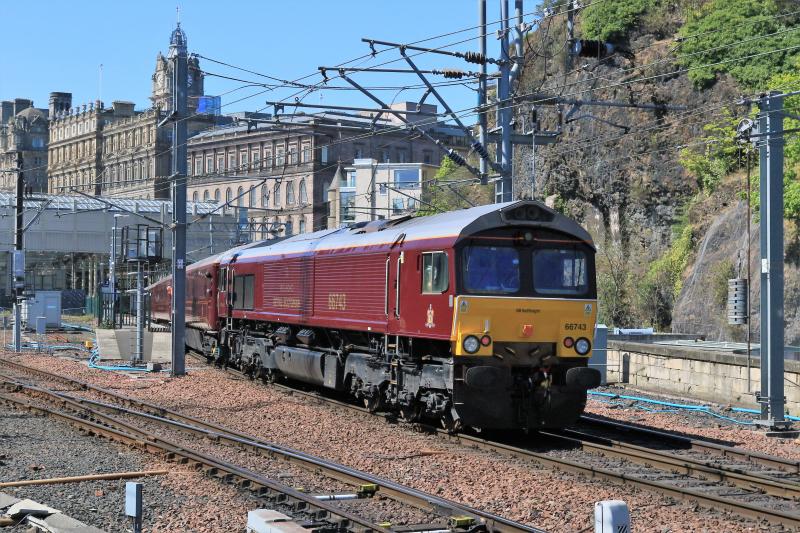 66743 on 5H85: 66743 on the rear of 5H85 Royal Scotsman Ecs approaching Plat 2 Edinburgh Waverley on 05/05/2017 Photo of 66743 on 5H85