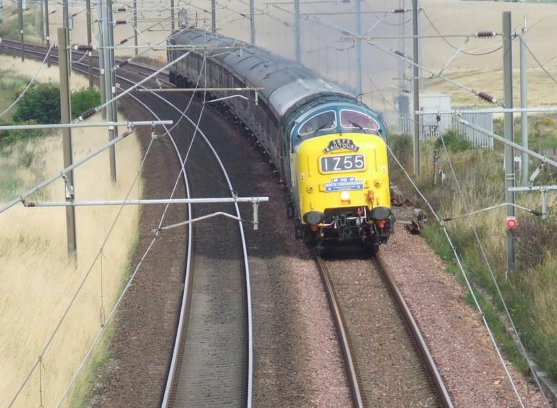 90022 at Bilsdean: 90022 with 1Z55 Dundee-Scarborough 16 August 2008 at Bilsdean south of Torness Photo of 90022 at Bilsdean
