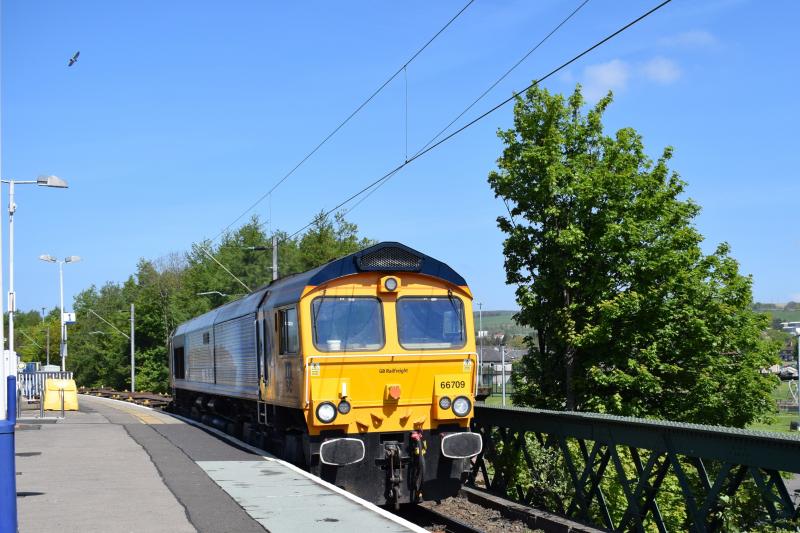 GBRF 66709 on 6M63 at Dumbarton East: GBRF Class 66 66709 passing through Dumbarton East on 9 May 2017 with the 6M63 Glen Douglas - Carlisle N.Y Photo of GBRF 66709 on 6M63 at Dumbarton East
