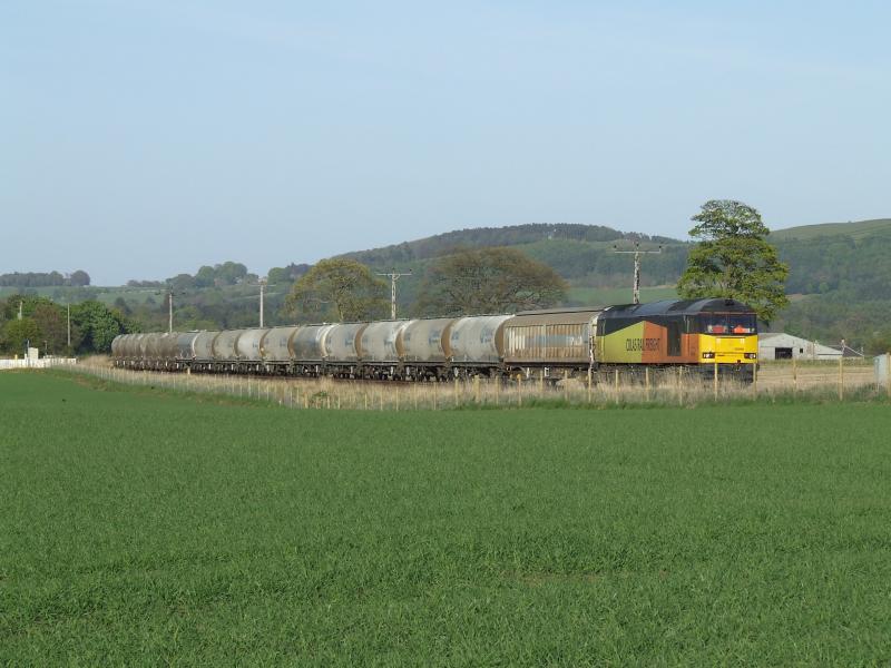 Photo of 60096 passes Bow of Fife LC on 09 May 2017