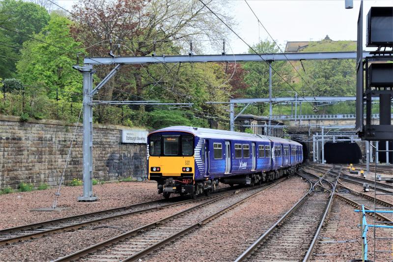 5S20: 318261 (spotless clean) on 5S20 10.29 Doncaster West Yard to Shields TMD approaching Mound Tunnel Line W on 12/05/2017 Photo of 5S20