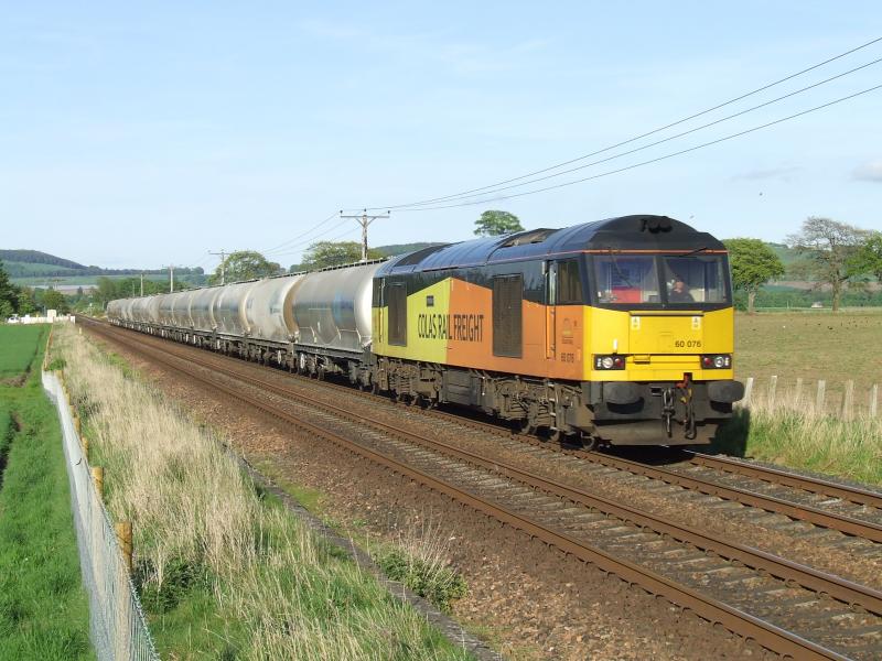 60076 at Bow of Fife LC 24 May 2017: 60076 at Bow of fife LC 24 May 2017 with 6B32 Aberdeen to Oxwellmains Photo of 60076 at Bow of Fife LC 24 May 2017