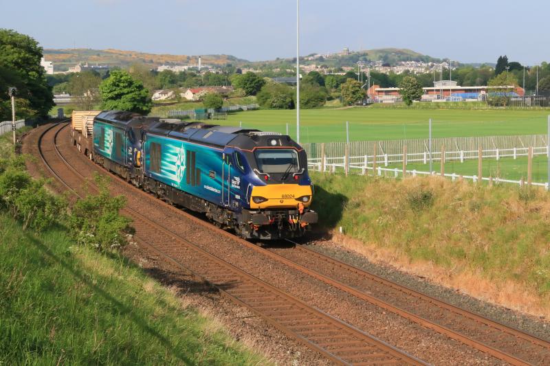 6S43: 68024 +68017 on 6S43 06.23 Carlisle to Torness passing Peffermill Playing Fields 30 minutes early on 24/05/2017 Photo of 6S43